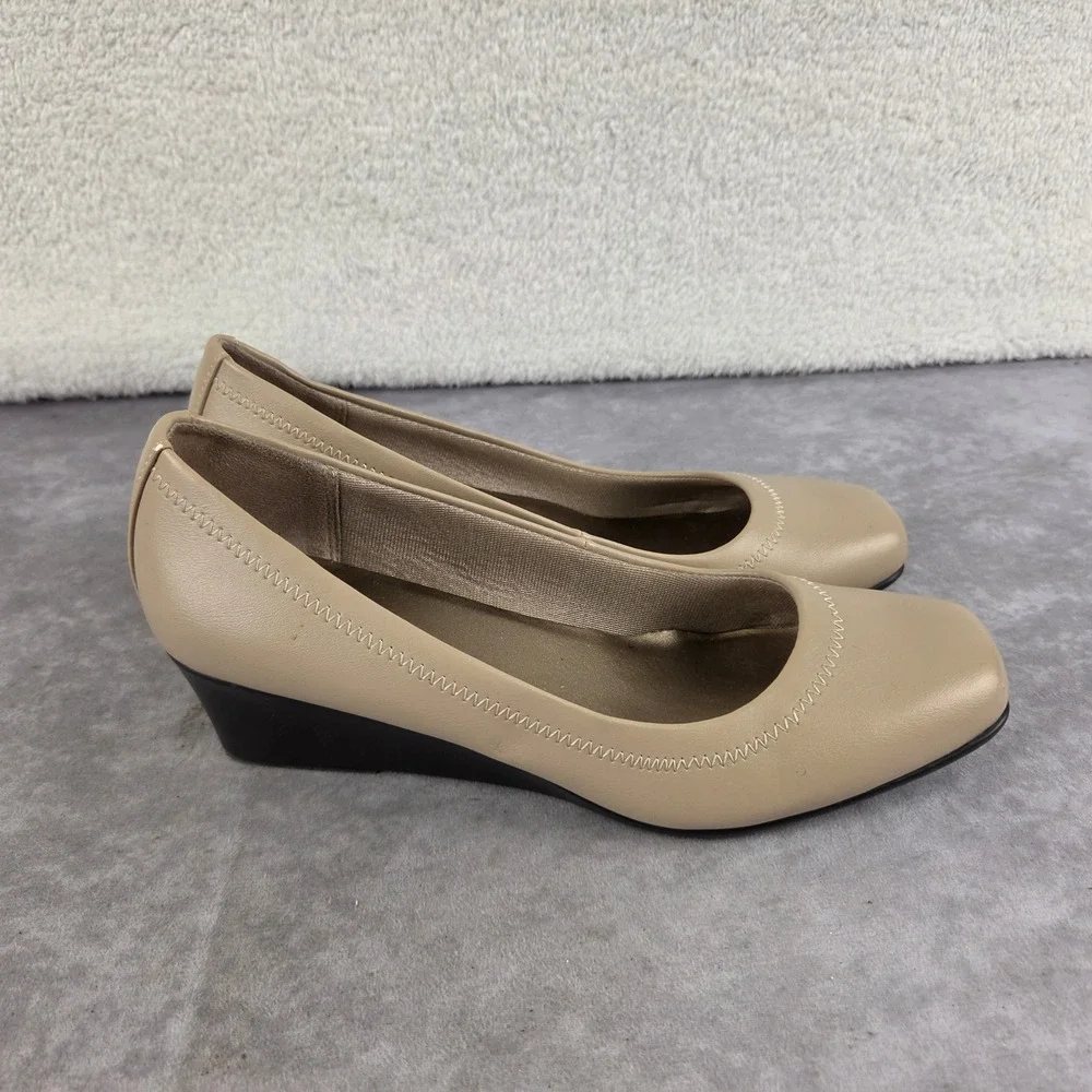 LifeStride Groovy Tan Wedge Pumps Womens Size 7M Square Toe Comfort Shoes S1943